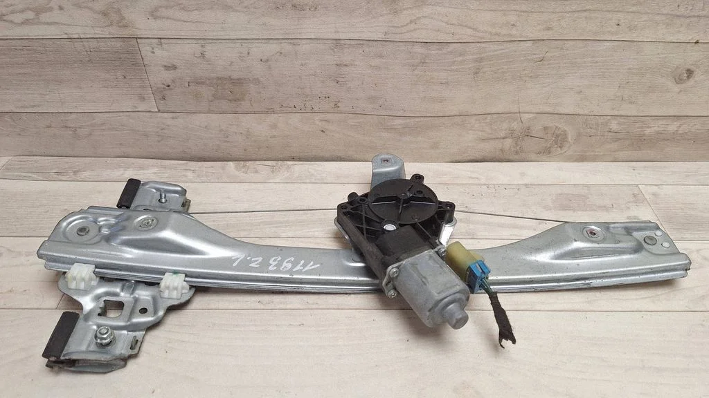 Rear door window regulator with motor – rear left