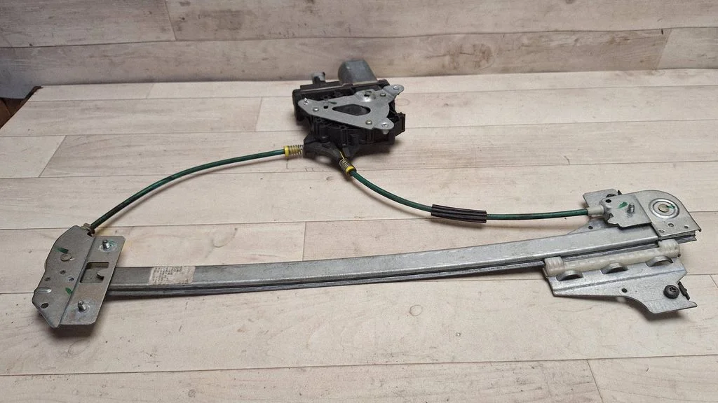 Rear door window regulator with motor 32261604