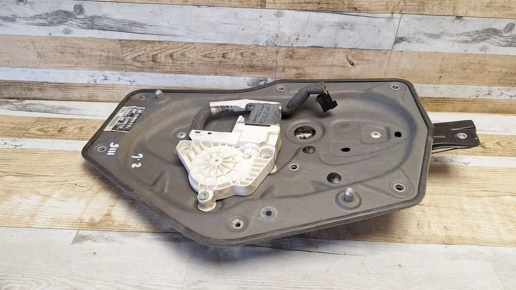 Rear door window regulator with motor – Skoda Superb B6 (3T) (2008-2015)