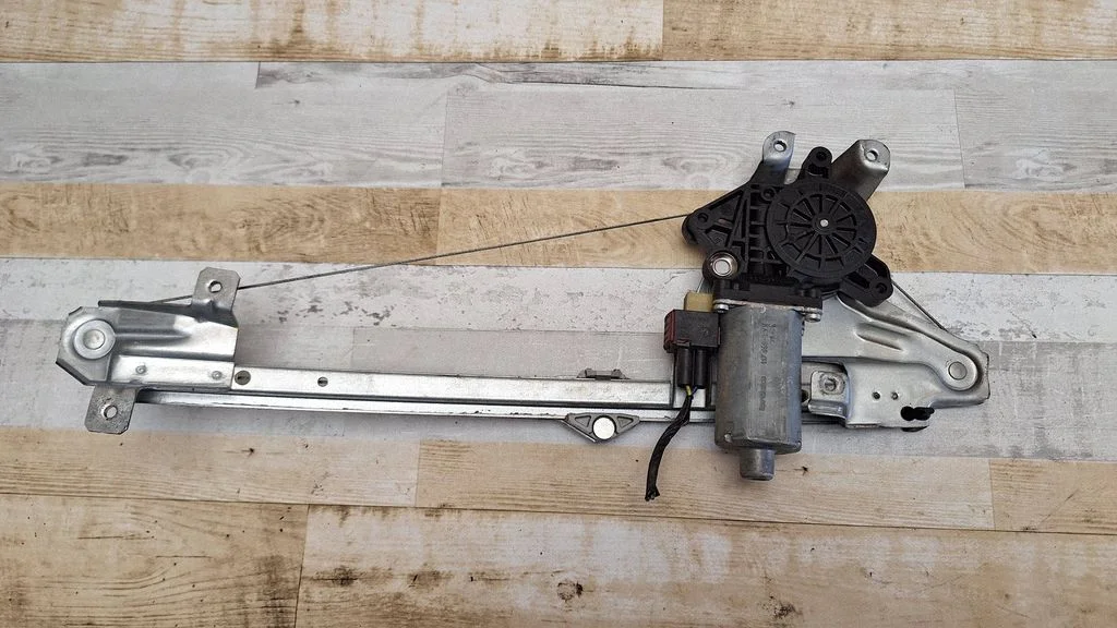 Rear door window regulator with motor 117999