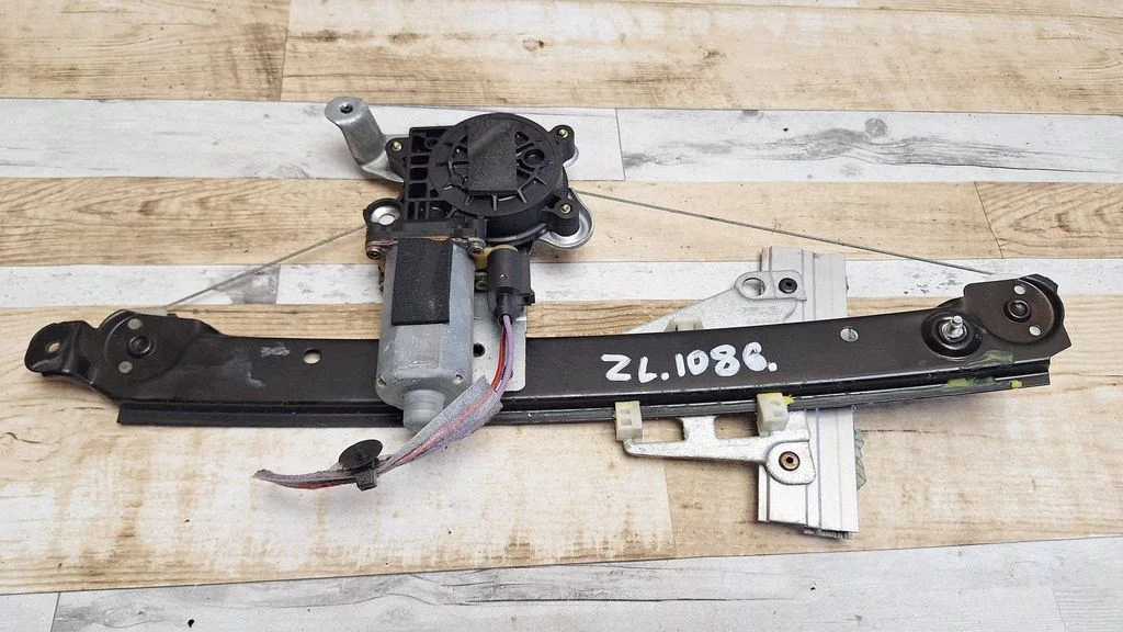 Rear door window regulator with motor 119970
