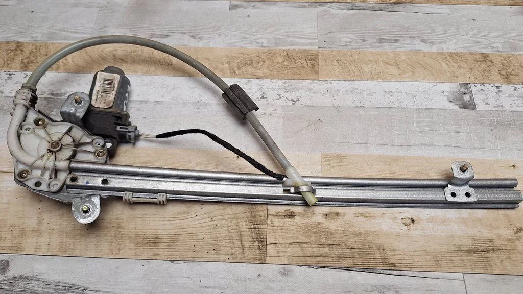 Rear door window regulator with motor 8200000558
