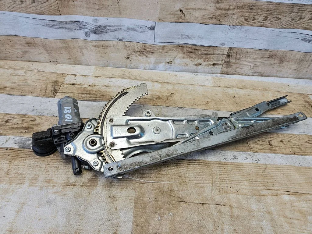 Rear door window regulator with motor 827314GA1A