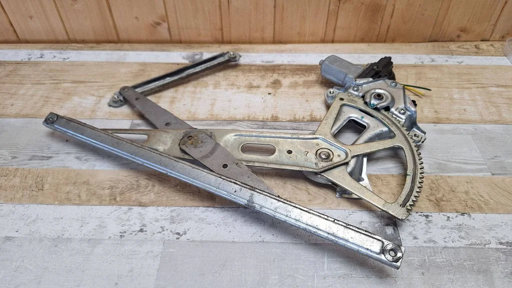 Rear door window regulator with motor 8571035180