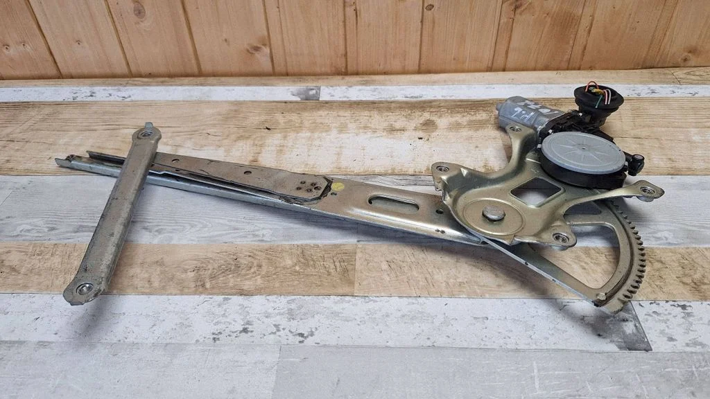 Rear door window regulator with motor 8572058010
