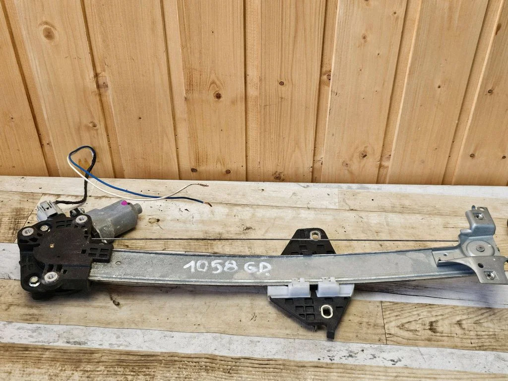 Rear door window regulator with motor CM092200B