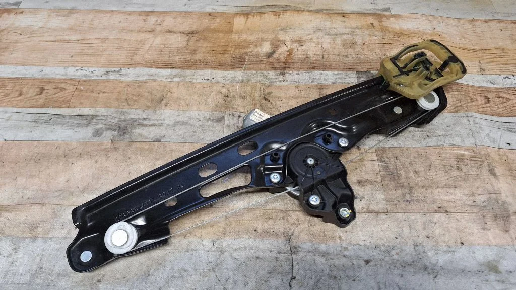 Rear door window regulator with motor 23269942