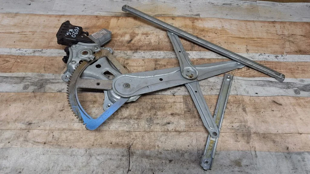 Rear door window regulator with motor 698400F020