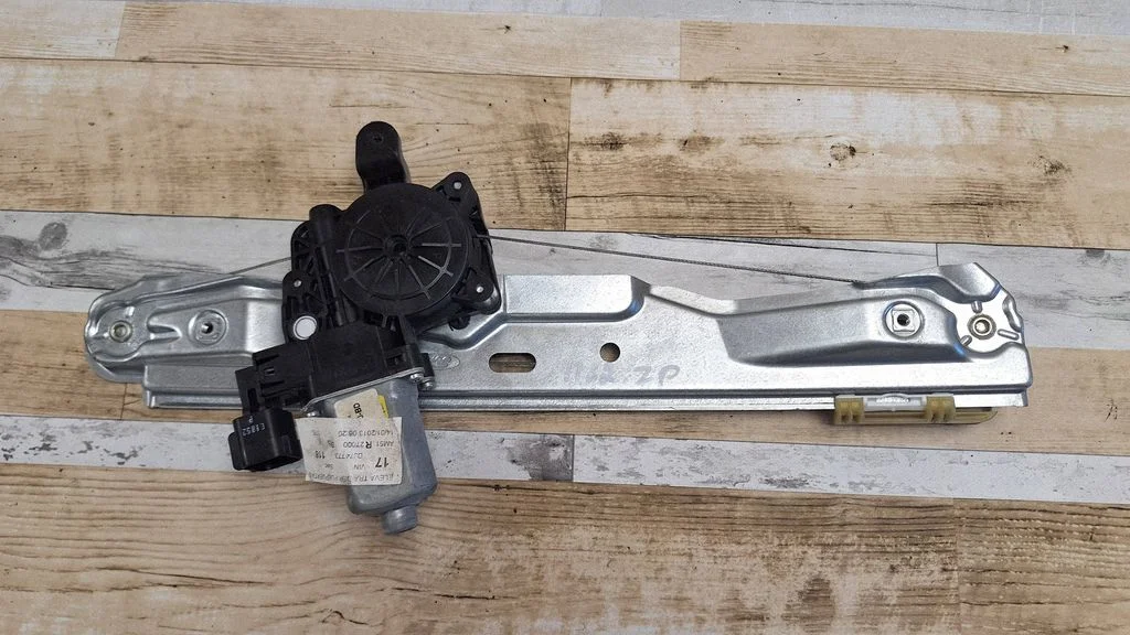 Rear door window regulator with motor AM51R27001