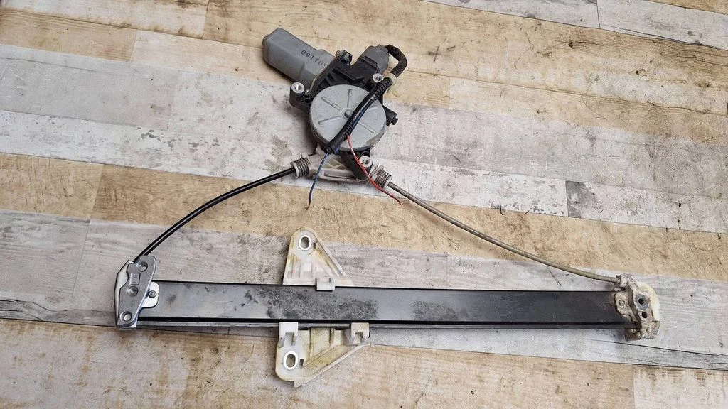 Rear door window regulator with motor – rear left