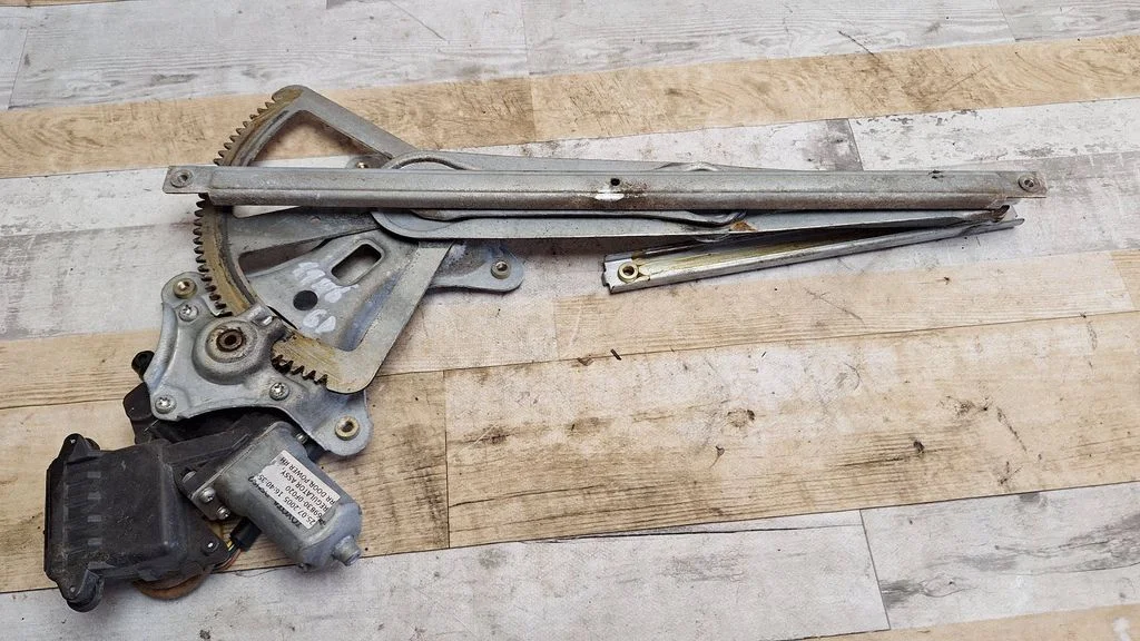 Rear door window regulator with motor 997250101
