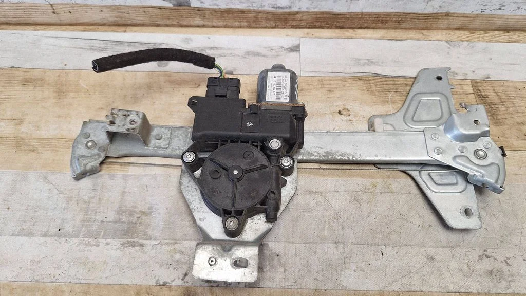 Rear door window regulator with motor 0130822577