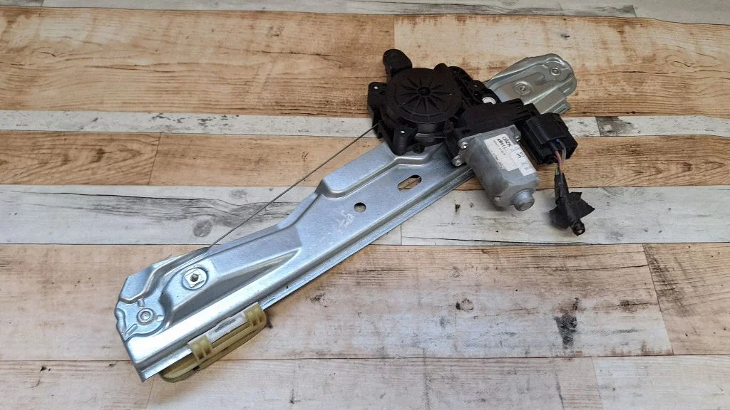 Rear door window regulator with motor AM51R27001BB
