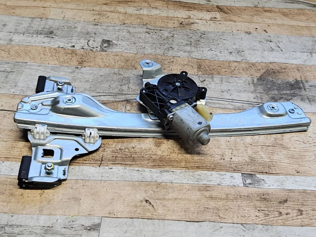 Rear door window regulator with motor 98820J3050