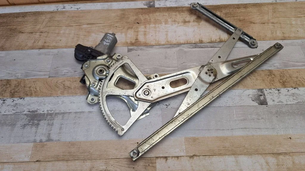 Rear door window regulator with motor 8572035140