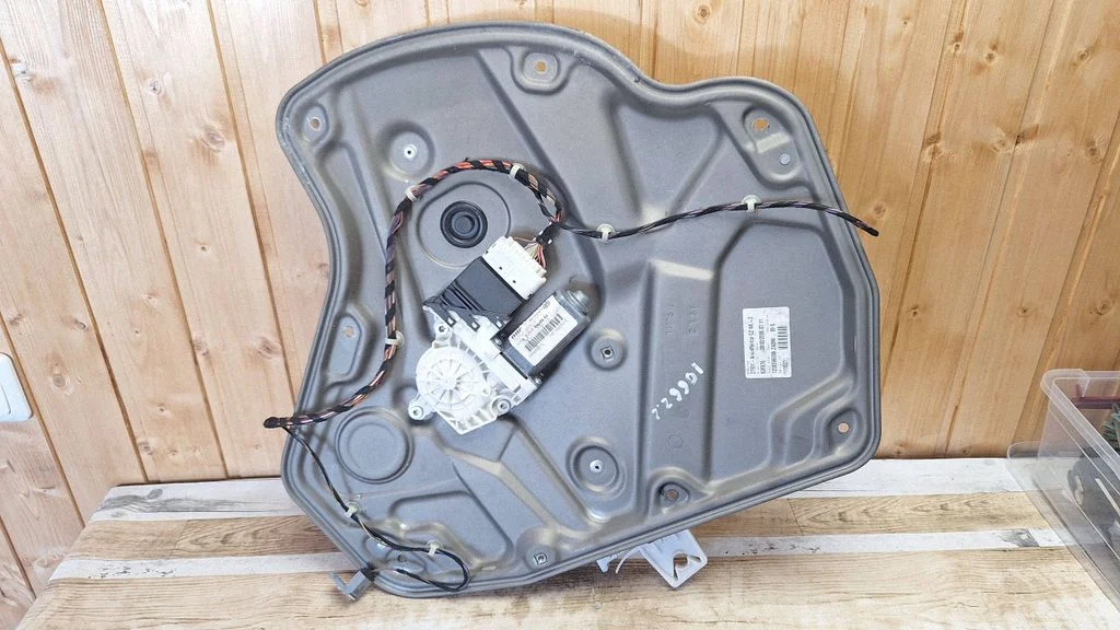 Tagaukse elektriline aknatõstuk mootoriga 1Z0839655B