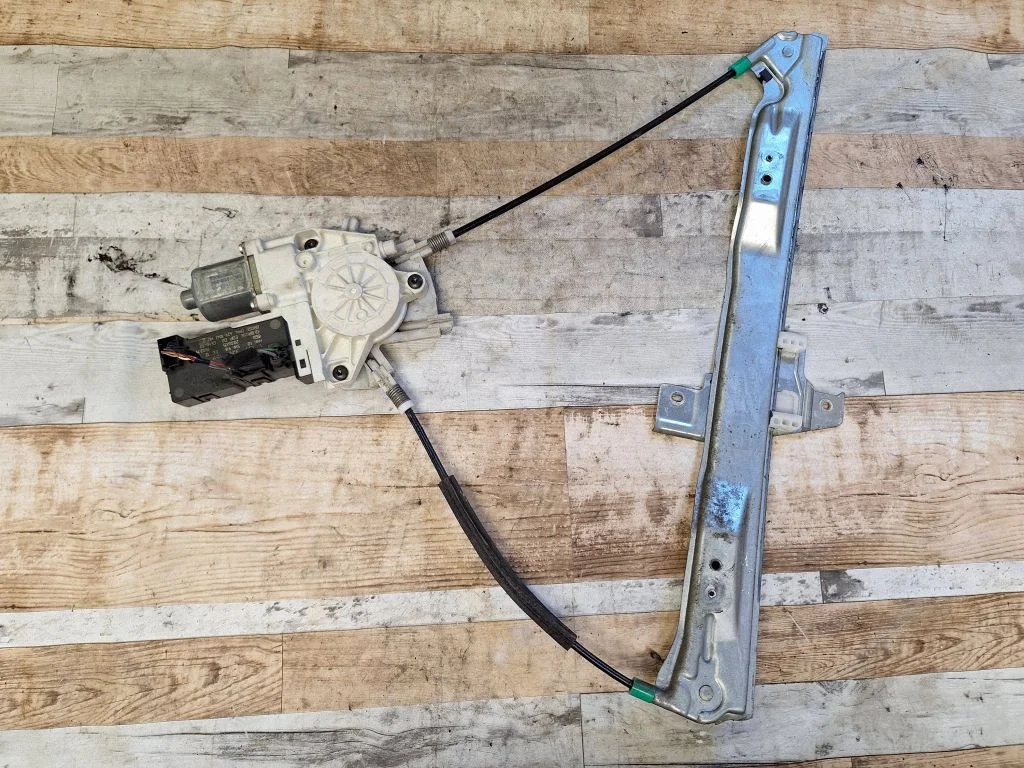 Rear door window regulator with motor 0130822201