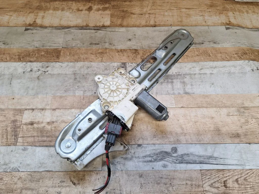 Rear door window regulator with motor 24451522