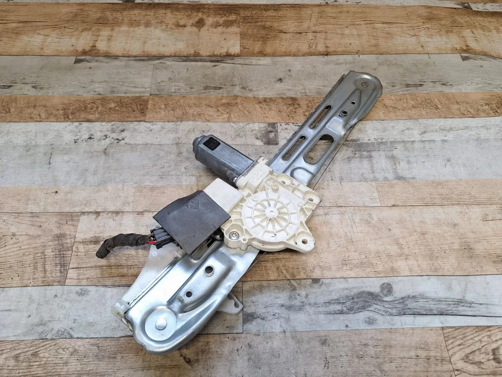 Rear door window regulator with motor 24451521