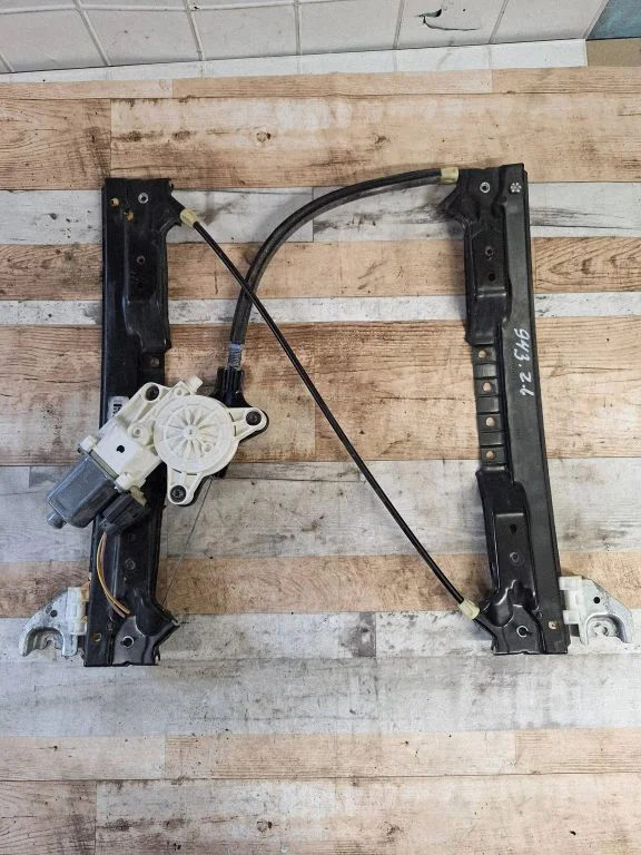 Rear door window regulator with motor – Chrysler Grand Voyager V (2007-2015)