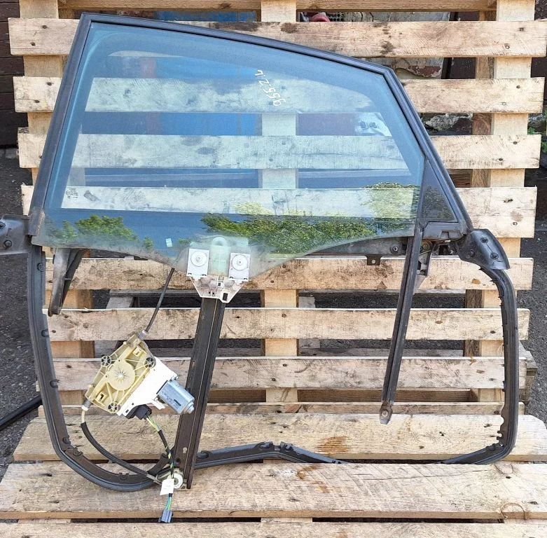 Rear door window regulator with motor 4F0839461A