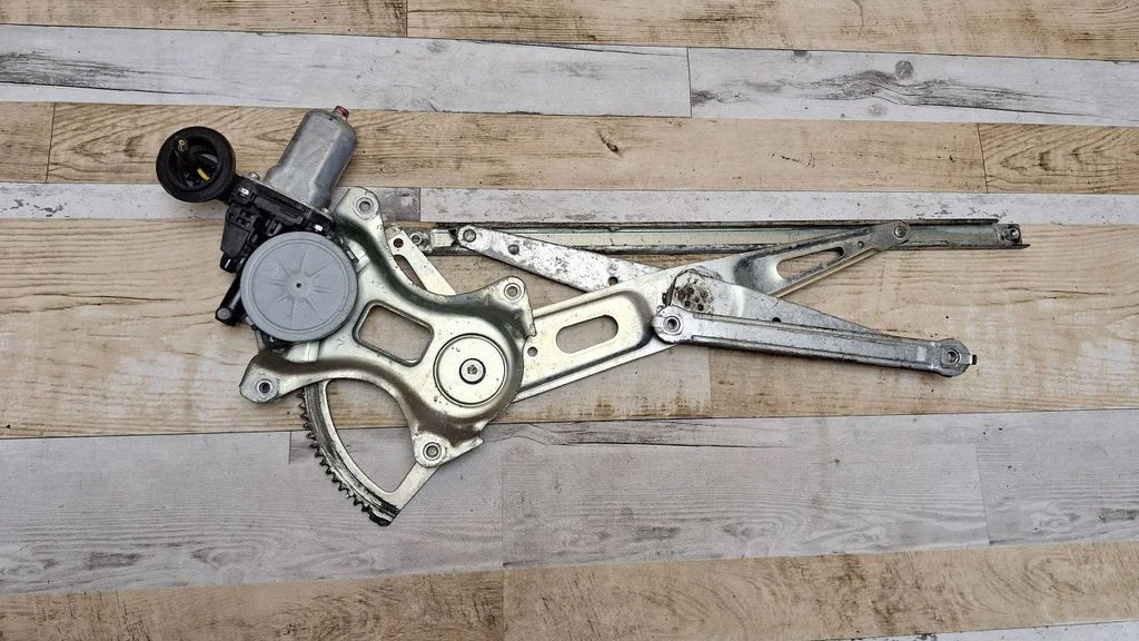 Rear door window regulator with motor 8571035180