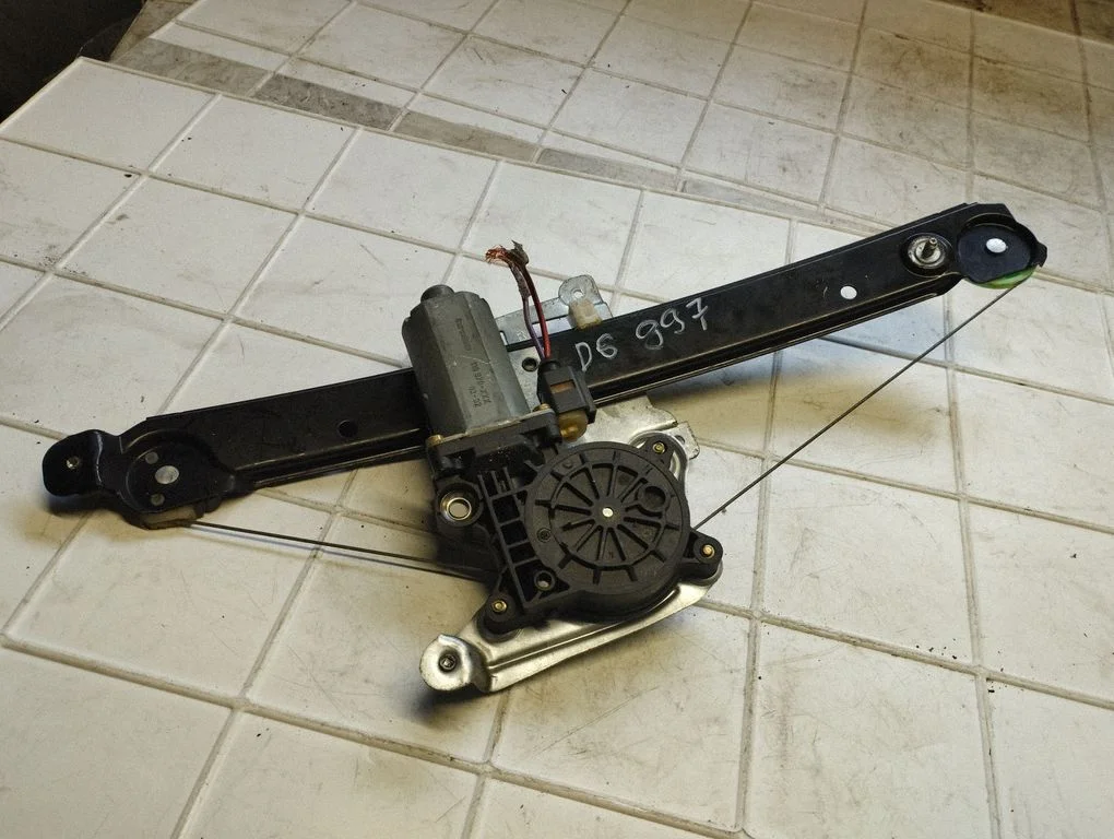Rear door window regulator with motor 119970XXX