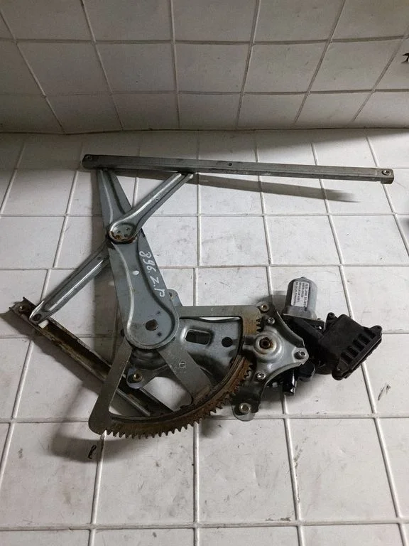 Rear door window regulator with motor 698300F020