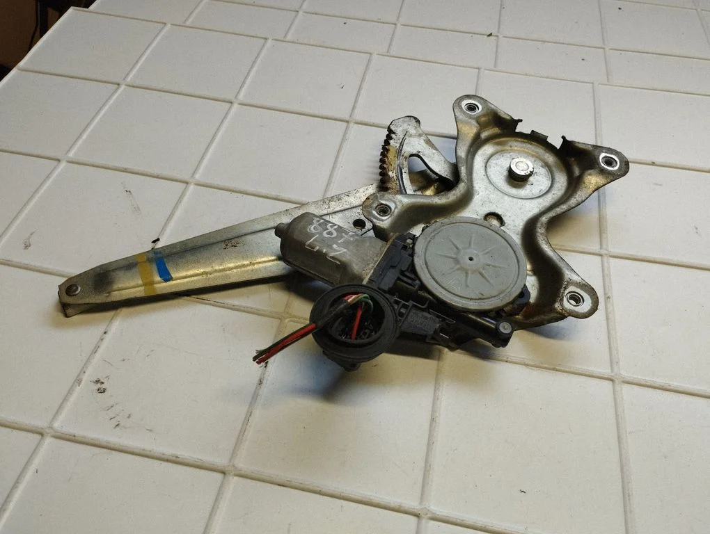 Rear door window regulator with motor – rear left