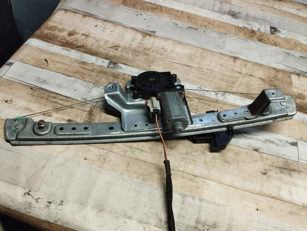 Rear door window regulator with motor 992733101