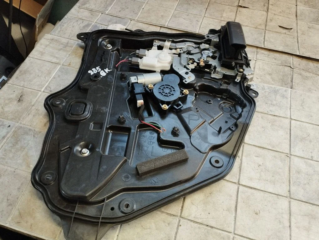 Rear door window regulator with motor – rear left