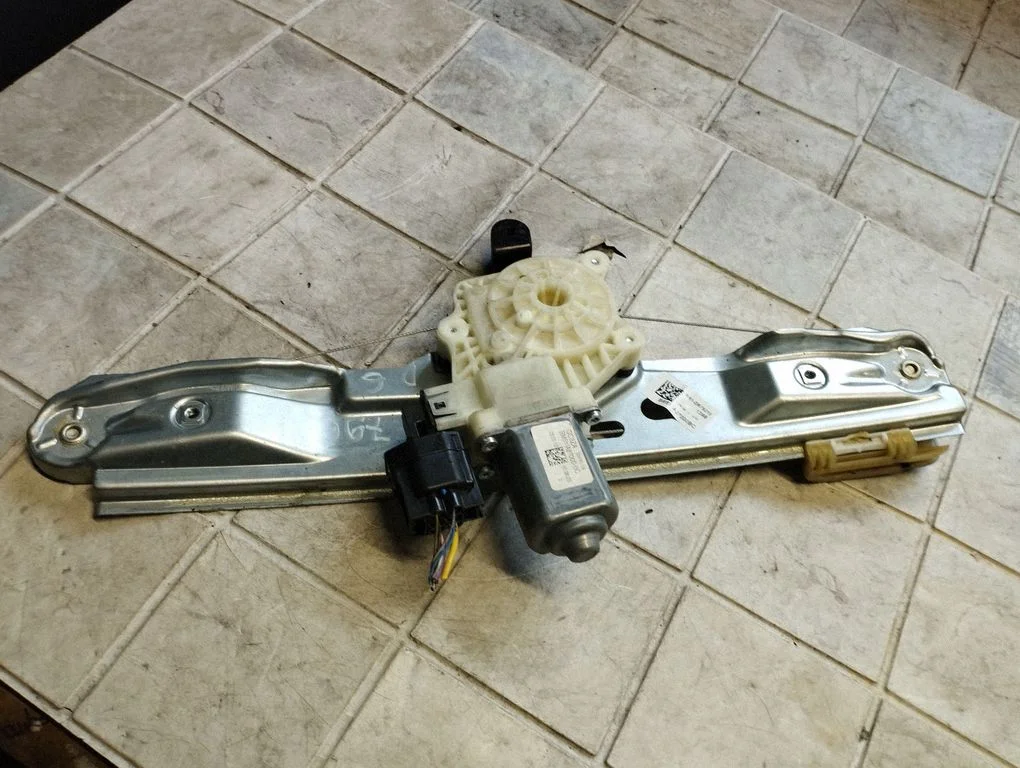 Rear door window regulator with motor BM51A2700BC