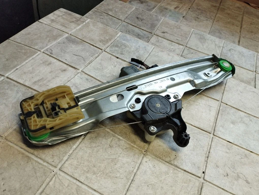 Rear door window regulator with motor BM51A27001BC