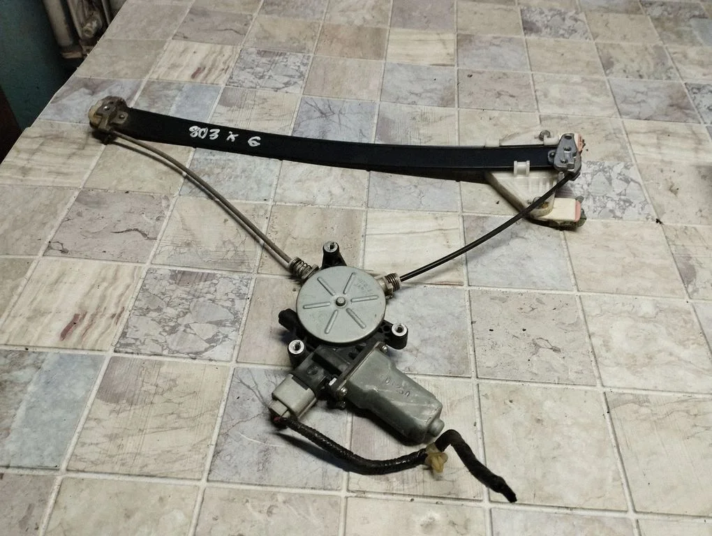 Rear door window regulator with motor – rear left
