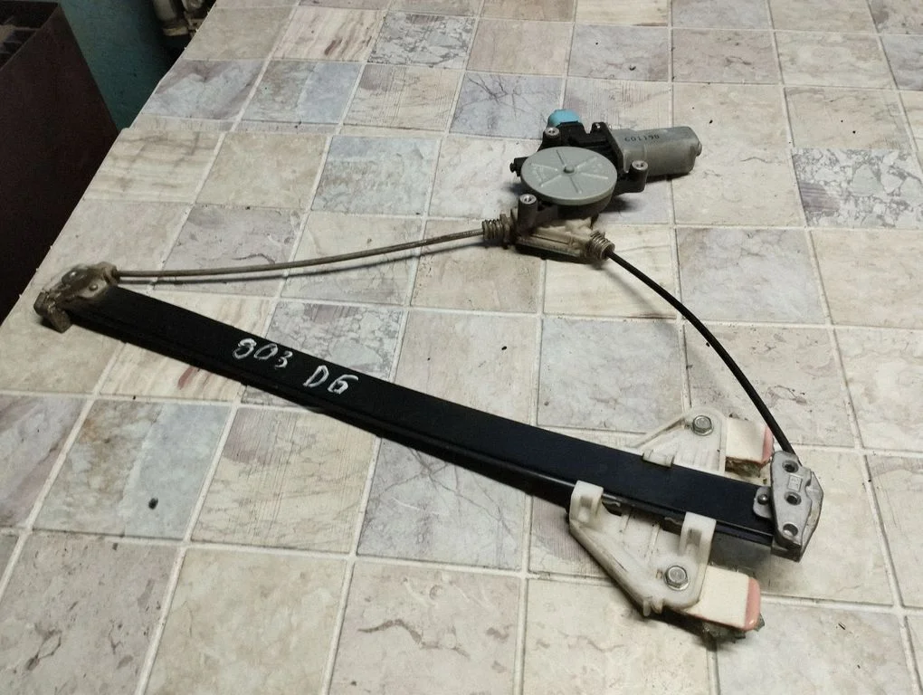 Rear door window regulator with motor – rear right