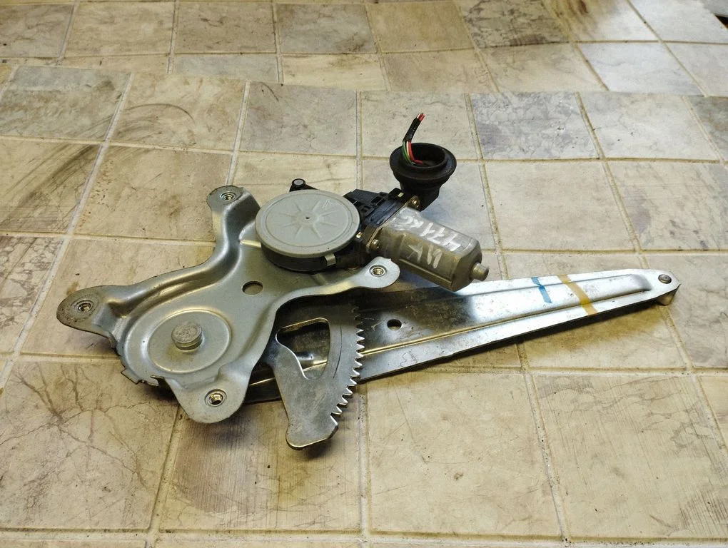 Rear door window regulator with motor 8571058010