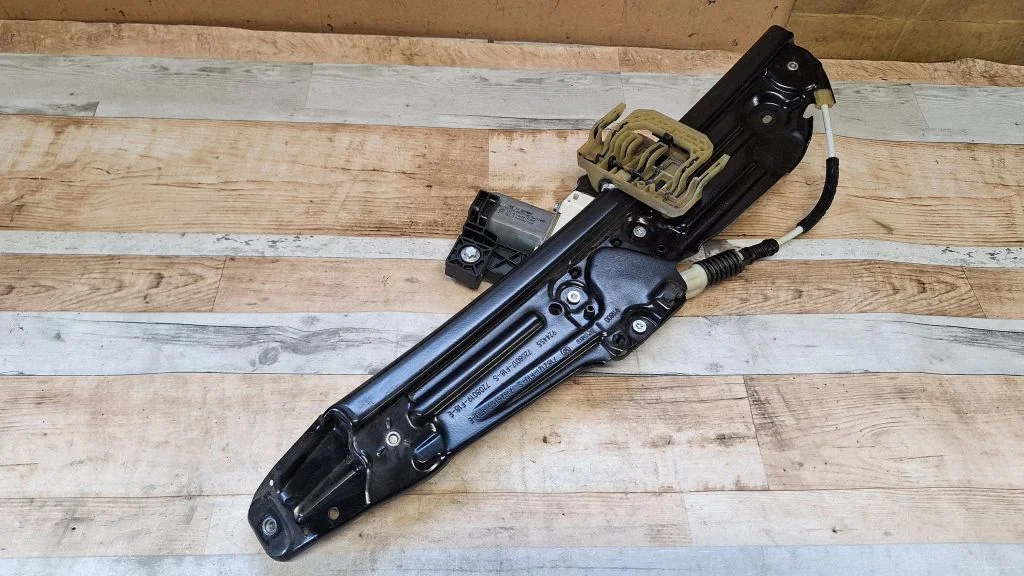 Rear door window regulator with motor 911800