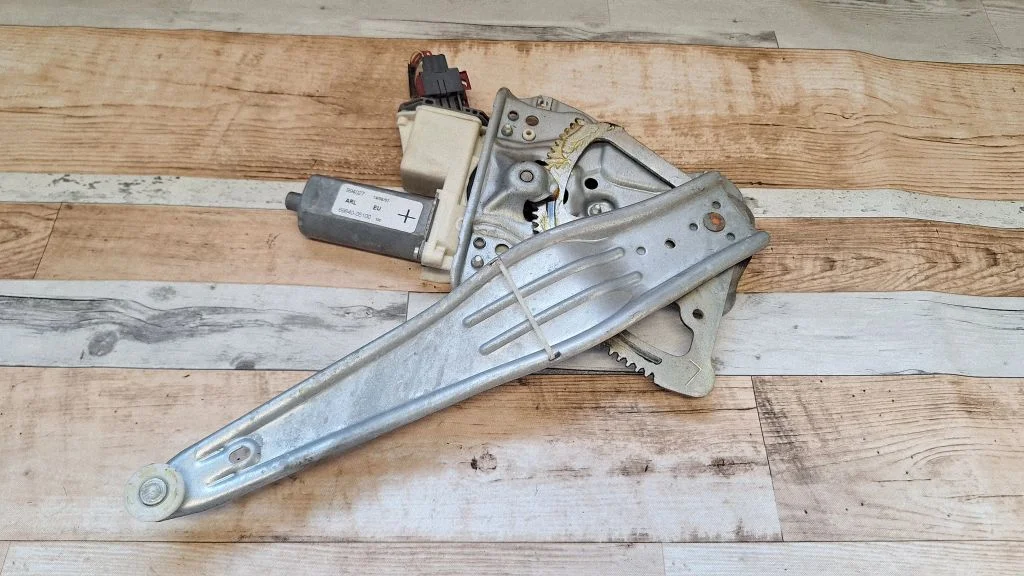 Rear door window regulator with motor 6984005100