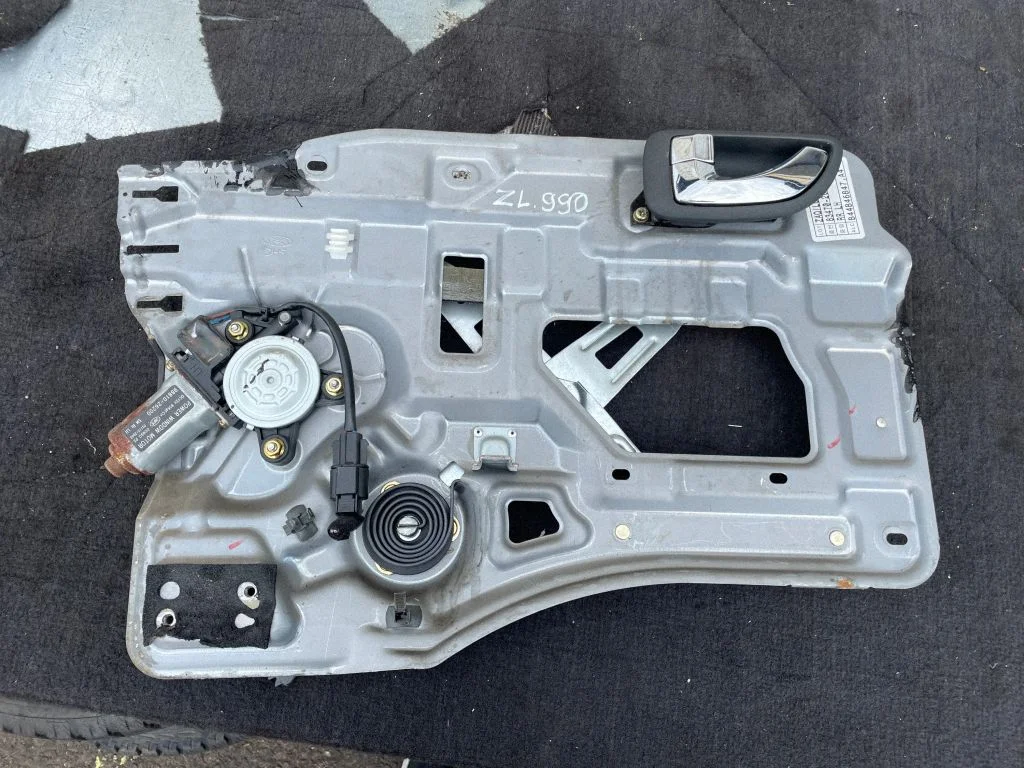 Tagaukse elektriline aknatõstuk mootoriga – Hyundai Santa Fe (2000-2006)