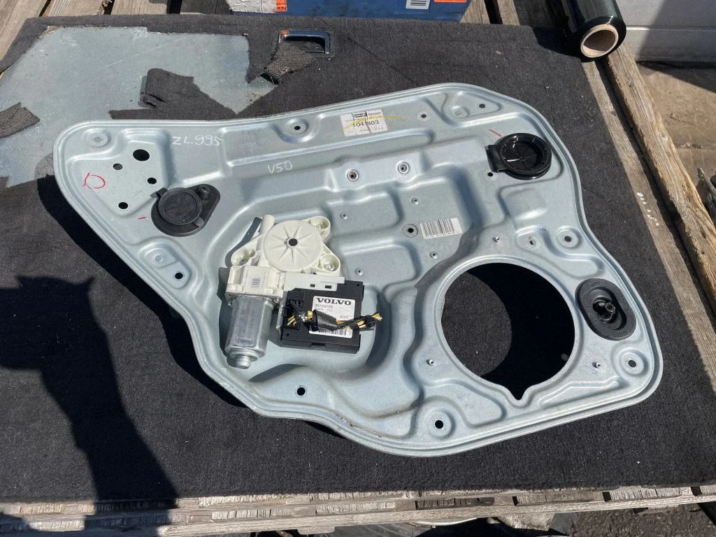 Rear door window regulator with motor 30724755