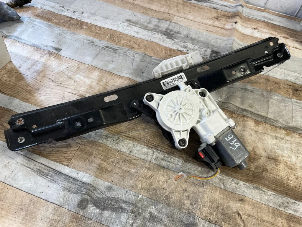 Rear door window regulator with motor – Chrysler Sebring (ST-22 - JR) (2000-2007)