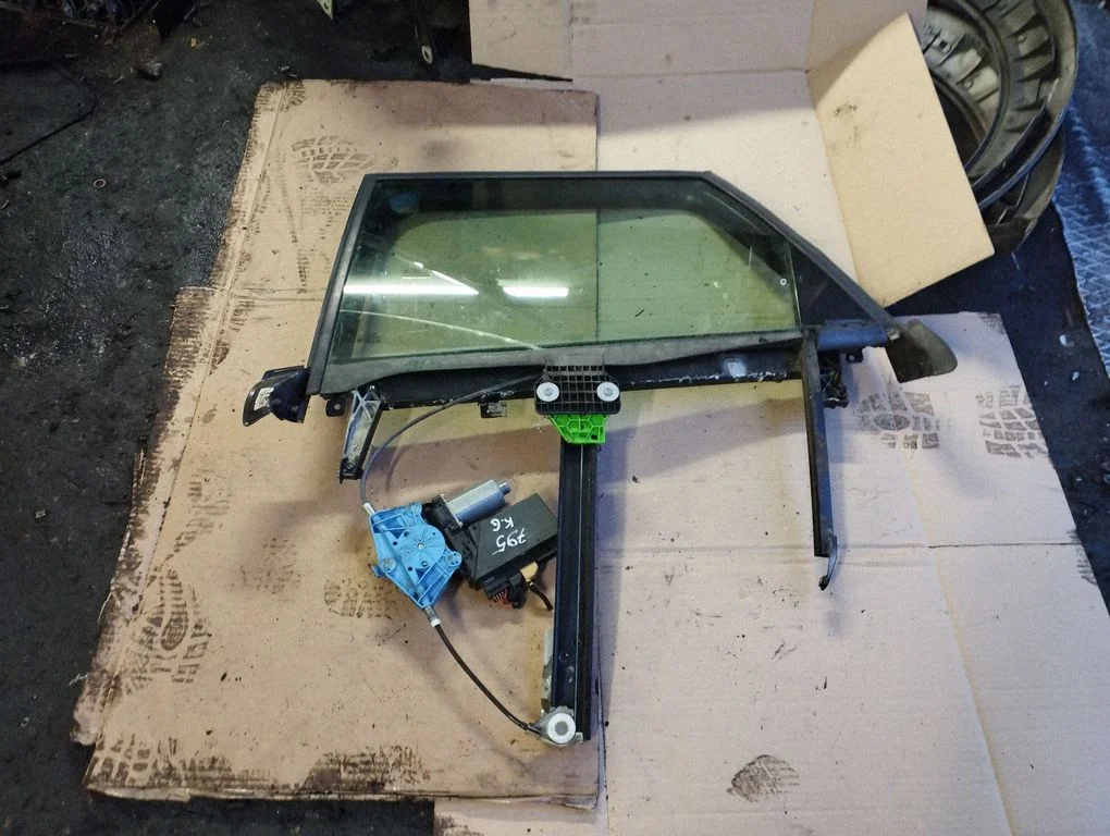 Rear door window regulator with motor – Audi A4 S4 B7 8E 8H (2005-2008)