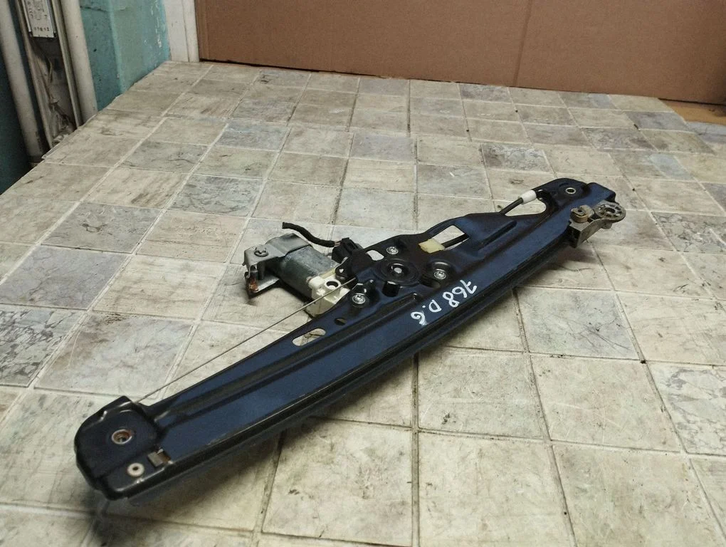 Rear door window regulator with motor 6922320