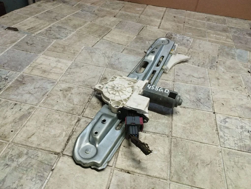 Rear door window regulator with motor 24414777