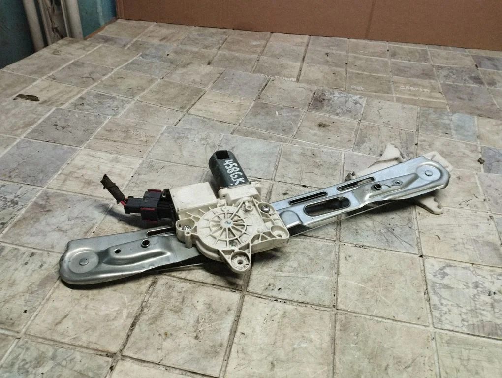 Rear door window regulator with motor 24414776