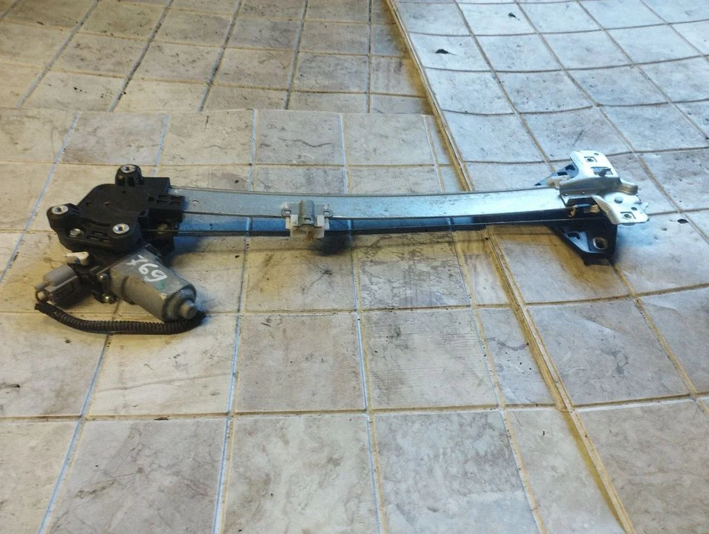 Rear door window regulator with motor – Honda CR-V (2007-2012)