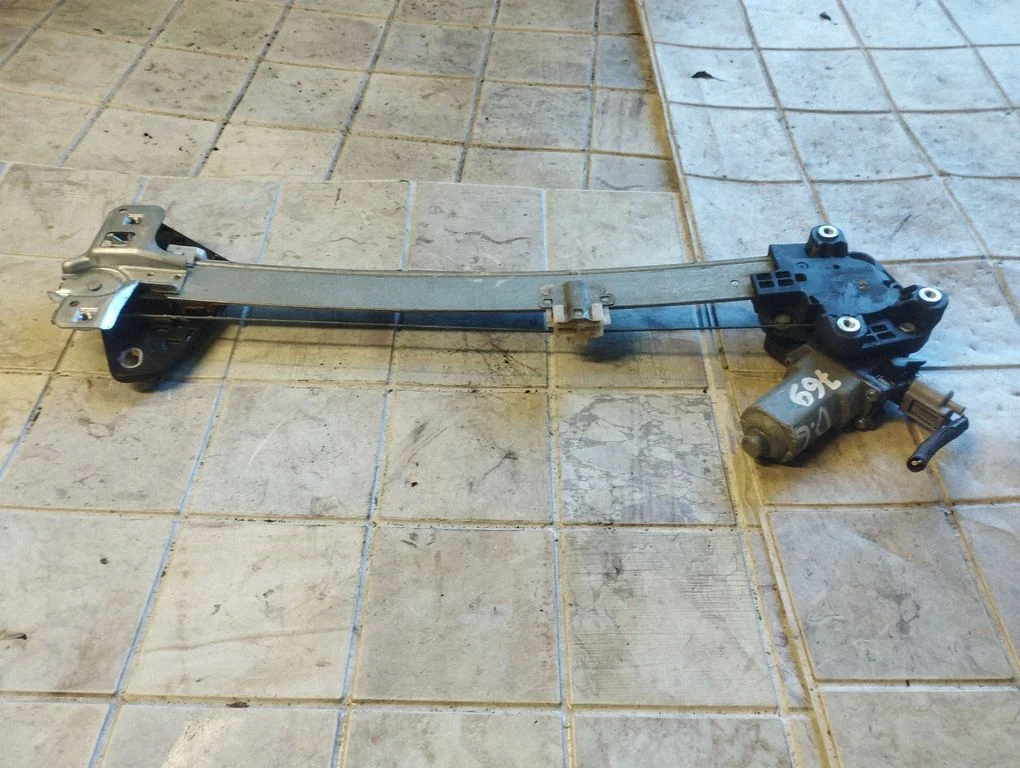 Rear door window regulator with motor – Honda CR-V (2007-2012)