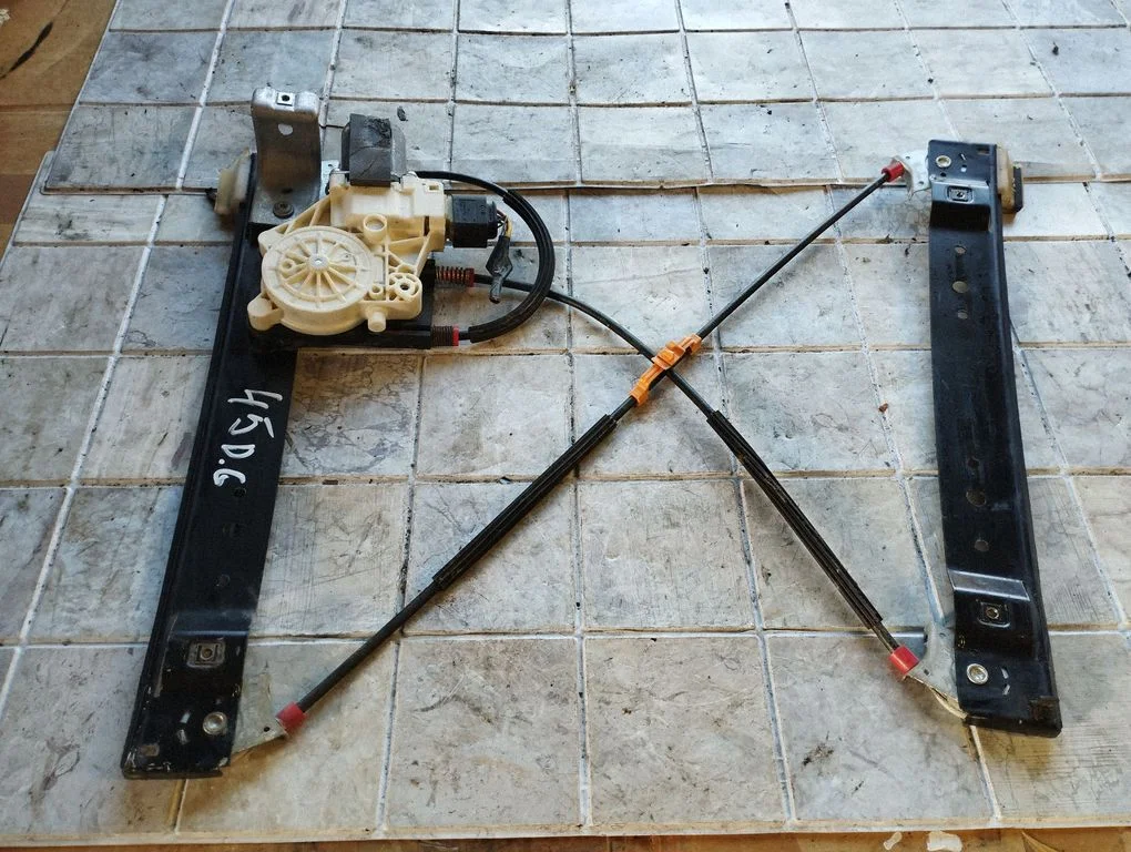 Rear door window regulator with motor 0130822287