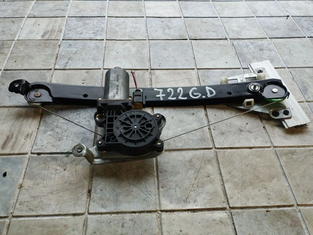 Rear door window regulator with motor 119970XXX