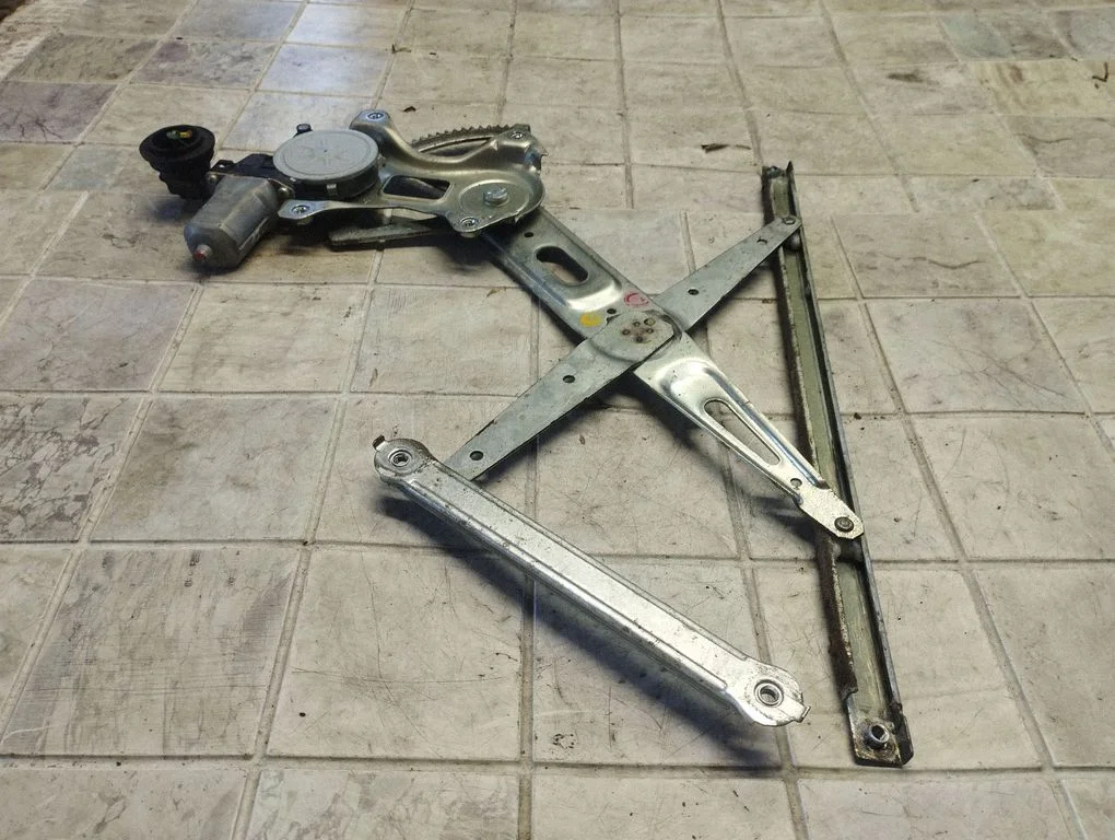 Rear door window regulator with motor 8572035140